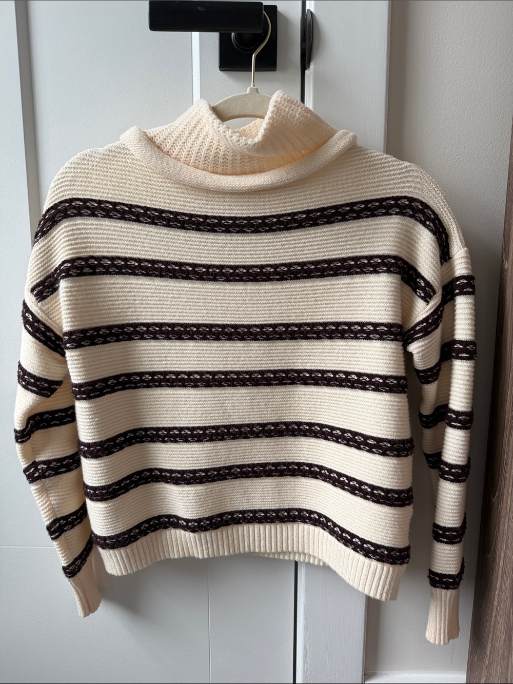 Line & Dot turtleneck